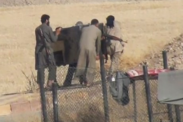 IŞİD, hendek kazmaya devam ediyor