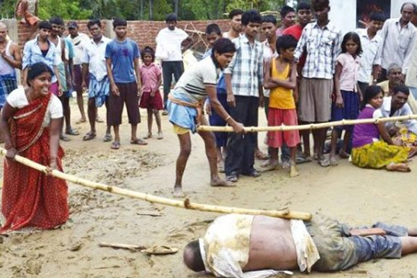 Müdürü döve döve öldürdüler