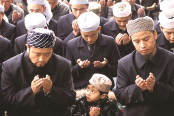 Çin Uygurlara uygarlık götürüyormuş!