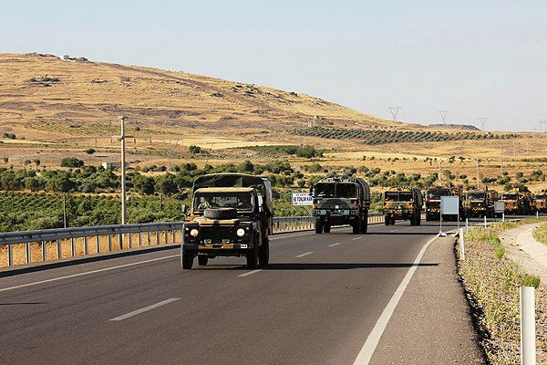 Sınıra tank ve zırhlı araç sevkiyatı devam ediyor