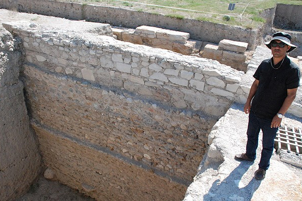 Bin 900 yıllık tahıl ambarları bulundu