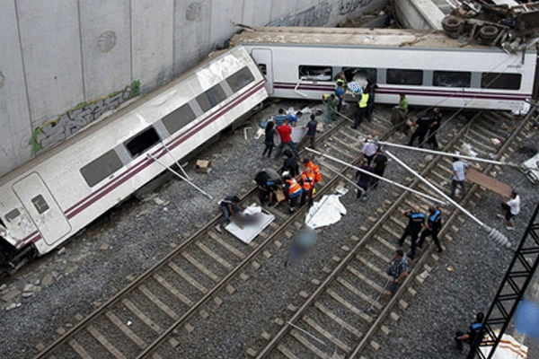 Pakistan'da feci tren kazası