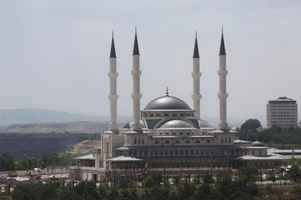 Cumhurbaşkanlığı Sarayı'ndaki caminin imamı kim?