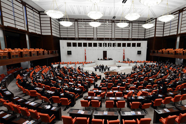 AK Parti grup yönetiminde değişim