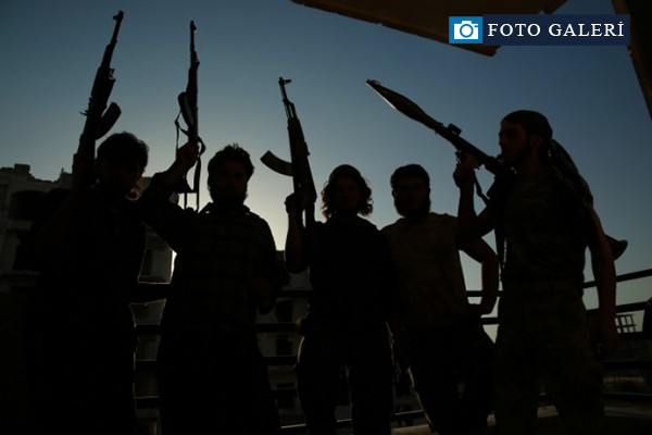 Çok sayıda askeri kontrol noktası ele geçirildi