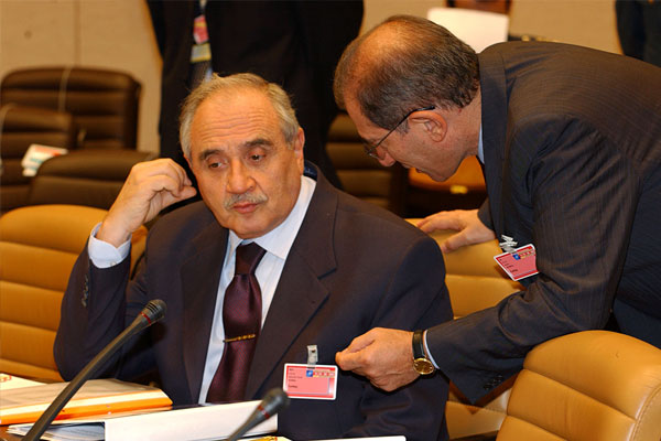 Davutoğlu yeni bakanı açıkladı