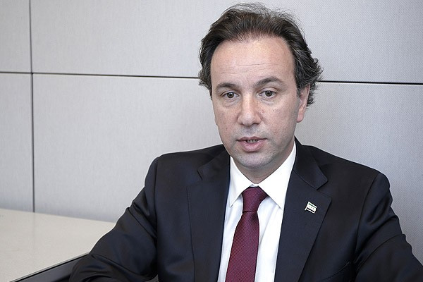 'Esed, Suriye'yi İran'a bırakıyor'