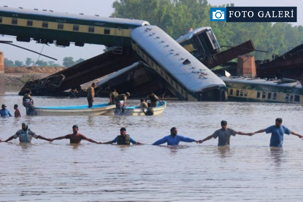 Pakistan'da tren kazası:19 ölü