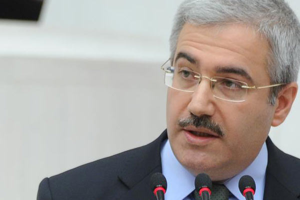 Davutoğlu'na sürpriz başdanışman