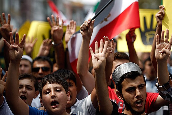 Mursi'nin duruşması ertelendi