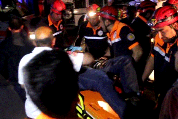 Otomobil otobüsle çarpıştı: 6 yaralı