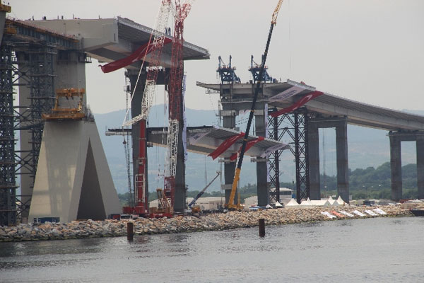 En ağır parçası yerleştiriliyor