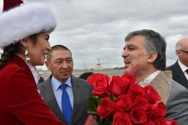 Gül'den Kazakistan'da anlamlı mesaj