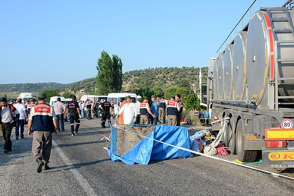 Tarım işçileri kaza yaptı: 15 ölü!