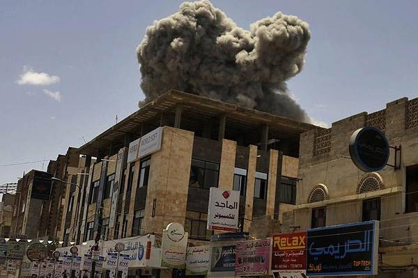 Yemen'de parti binasına saldırı