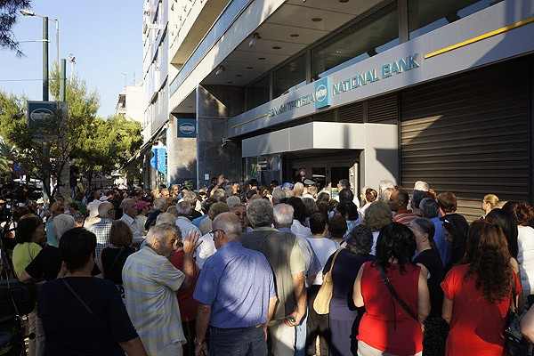 Uyanık Yunanlılar Türk bankasında