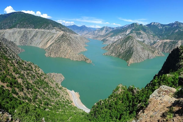 En yüksek barajdan rekor üretim