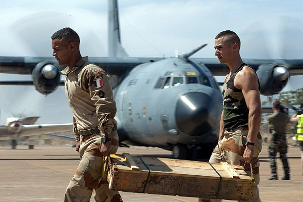 Fransa  Mali'ye operasyon düzenledi