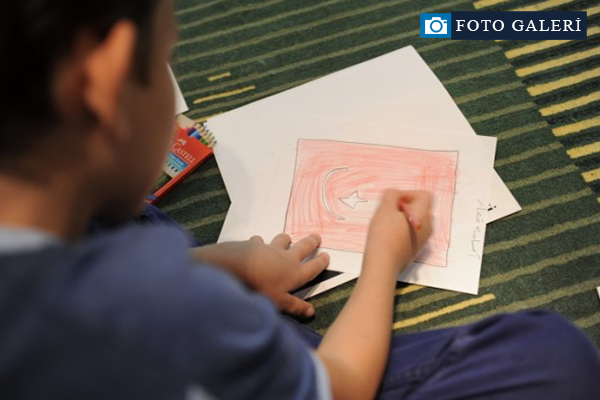 Suriyeli çocuklar hayallerini çizdi