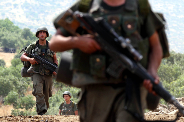 Türk askerinin görev süresi uzatıldı