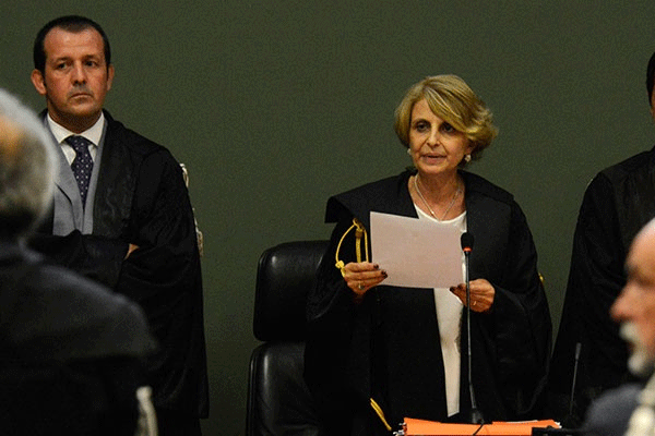 Berlusconi’ye hapis cezası