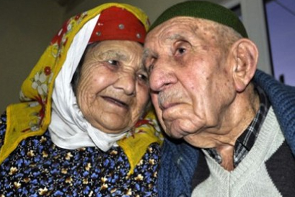 Bir yastıkta kocamanın sırrı