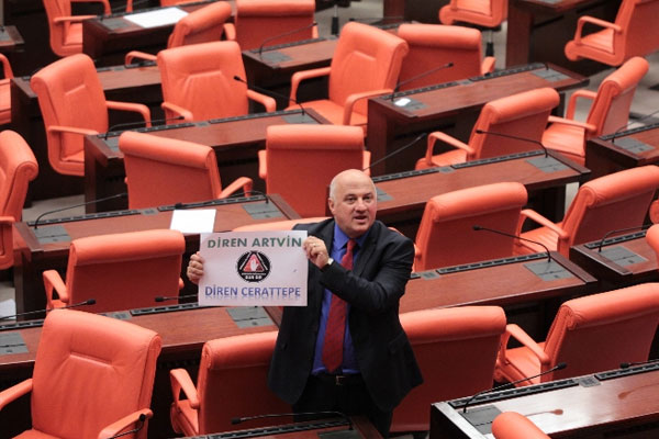 CHP’li vekilden Meclis’te eylem