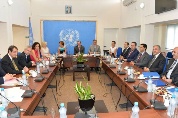 Kıbrıs'ta liderler tekrar bir arada