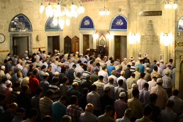 Enderun teravihler hala yaşatılıyor