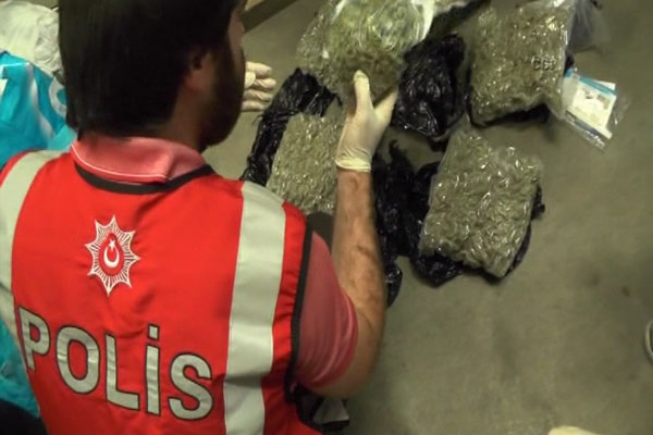 Mama paketlerinden uyuşturucu çıktı