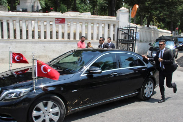 Erdoğan'dan anne ve babasına ziyaret