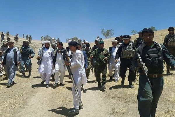 150 Taliban teslim oldu