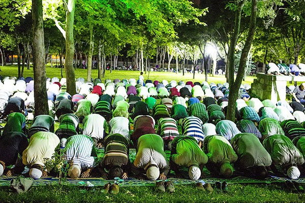 8 asırdır açık havada teravih