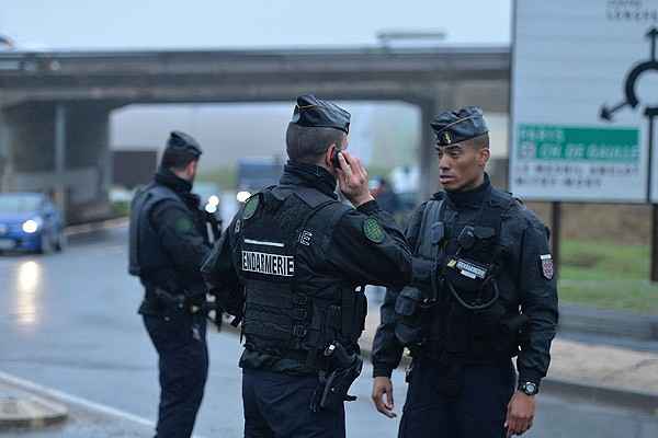 Paris'te rehine eylemi