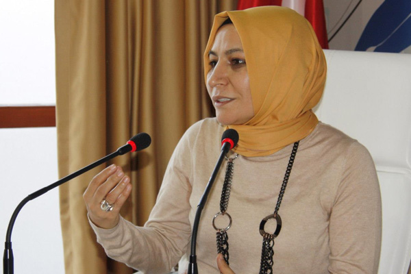 Elif Çakır Cem Küçük'e Twitter'dan patladı