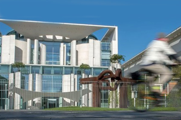 Merkel'in saldırganı hücresinde ölü bulundu