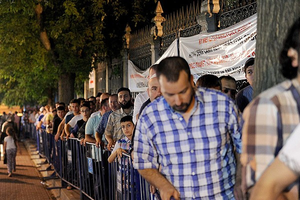 Kadir Gecesi'nde Hırka-i Şerif'e ziyaretçi akını