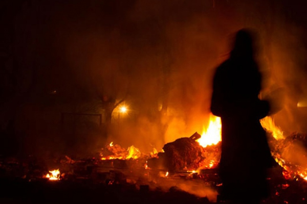 İzmir'de kağıt fabrikası kül oldu