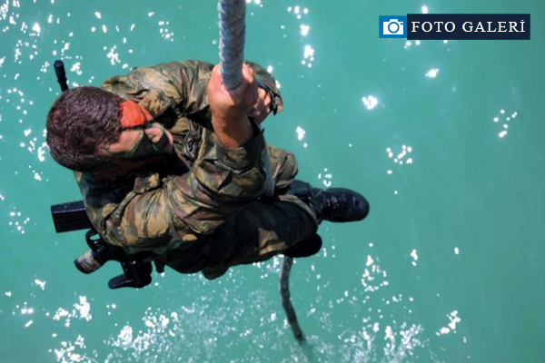 Türk komandosunun zorlu eğitimi