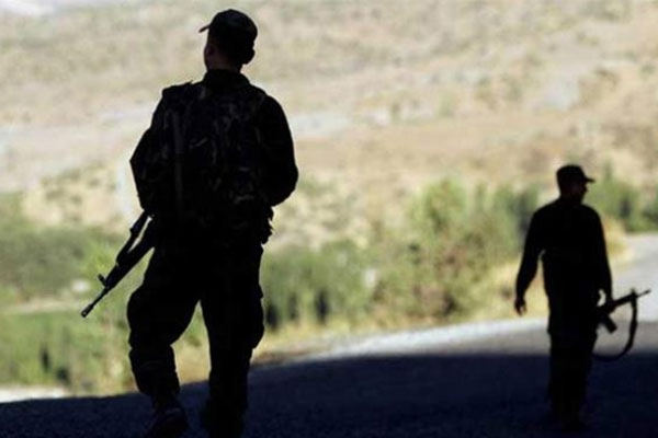 Diyarbakır'da askeri araca saldırı