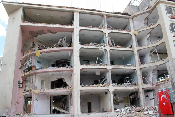 Midyat'ta komutan ve emniyet müdürü açığa alındı