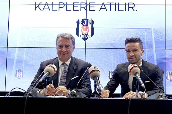 Gökhan Gönül için imza töreni yapıldı