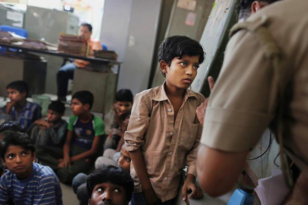 Hindistan'da zorla çalıştırılan 48 çocuk kurtarıldı