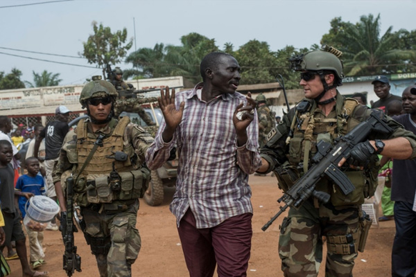 Fransız askerleri Orta Afrika'dan çekiliyor