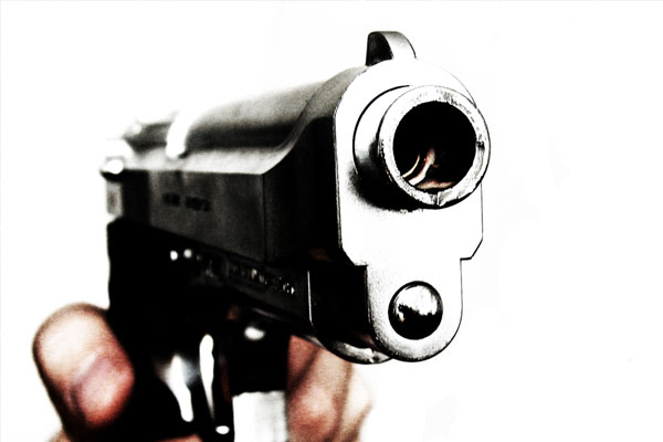 Belediye binasında silahlı şahıs alarmı