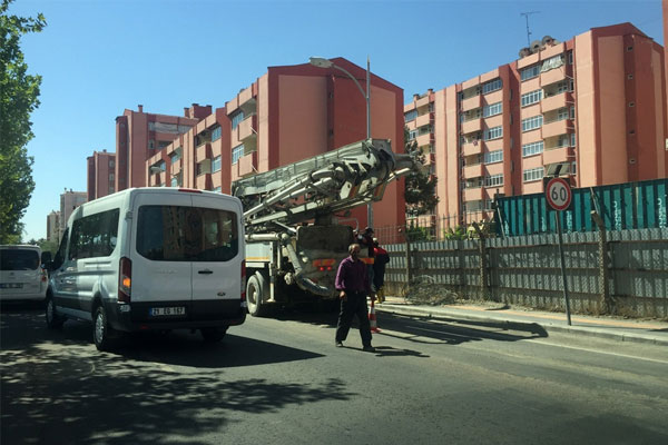 Polis lojmanlarına beton duvarlı önlem