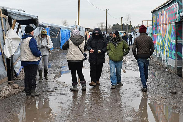 Fransa 'Jungle'ın bir bölümünü kapatıyor