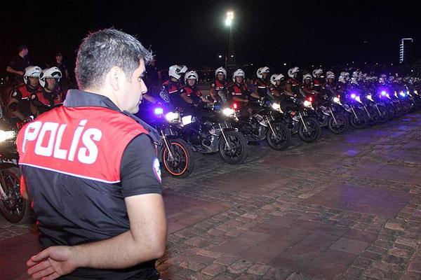 İzmir'de asayiş uygulamasında 159 gözaltı