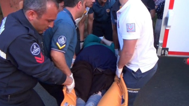 150 kilo kadını 8 kişi taşıdı