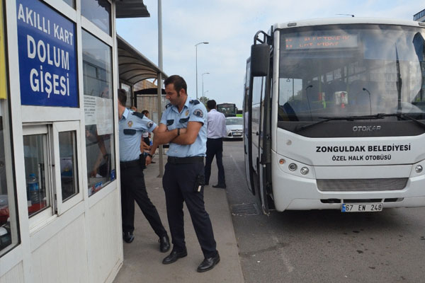 22 halk otobüsü ve bilet gişesi soyuldu